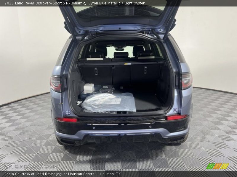 Byron Blue Metallic / Light Oyster 2023 Land Rover Discovery Sport S R-Dynamic