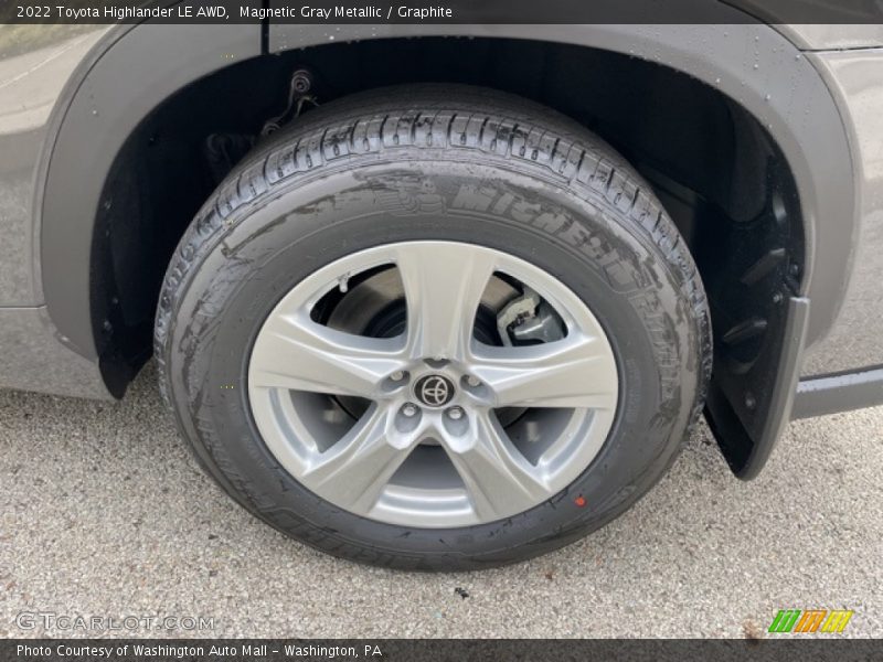Magnetic Gray Metallic / Graphite 2022 Toyota Highlander LE AWD