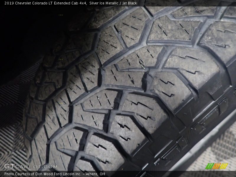 Silver Ice Metallic / Jet Black 2019 Chevrolet Colorado LT Extended Cab 4x4