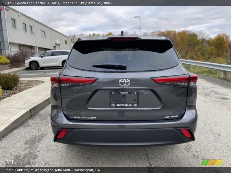 Magnetic Gray Metallic / Black 2022 Toyota Highlander LE AWD