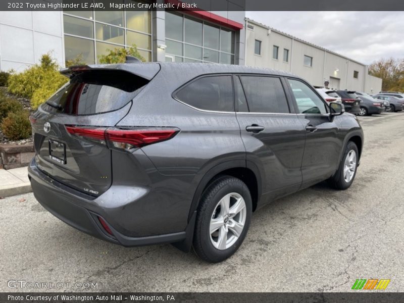 Magnetic Gray Metallic / Black 2022 Toyota Highlander LE AWD