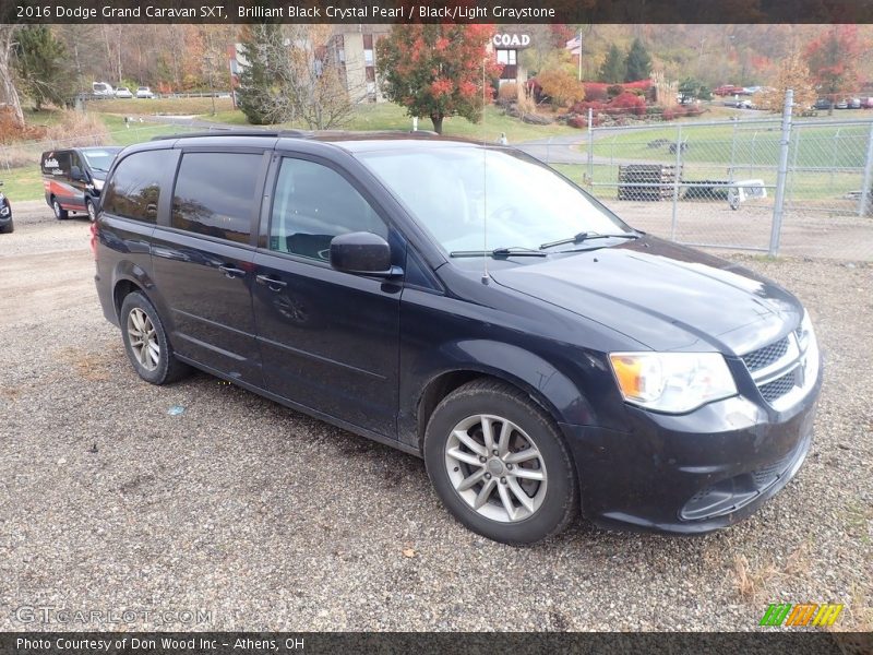 Brilliant Black Crystal Pearl / Black/Light Graystone 2016 Dodge Grand Caravan SXT