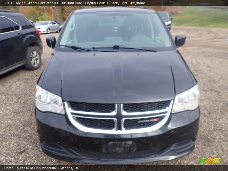 Brilliant Black Crystal Pearl / Black/Light Graystone 2016 Dodge Grand Caravan SXT