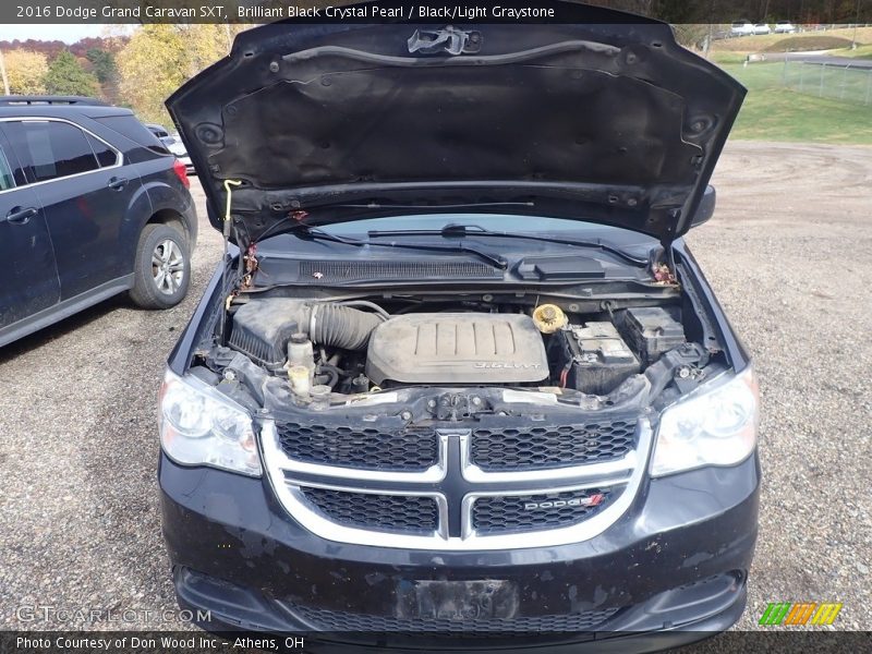 Brilliant Black Crystal Pearl / Black/Light Graystone 2016 Dodge Grand Caravan SXT