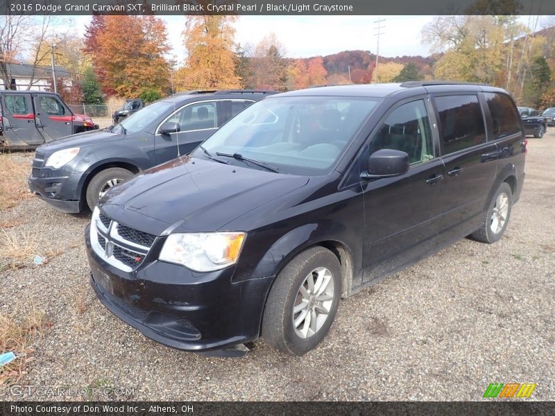 Brilliant Black Crystal Pearl / Black/Light Graystone 2016 Dodge Grand Caravan SXT