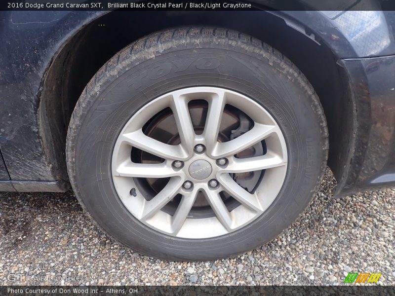 Brilliant Black Crystal Pearl / Black/Light Graystone 2016 Dodge Grand Caravan SXT
