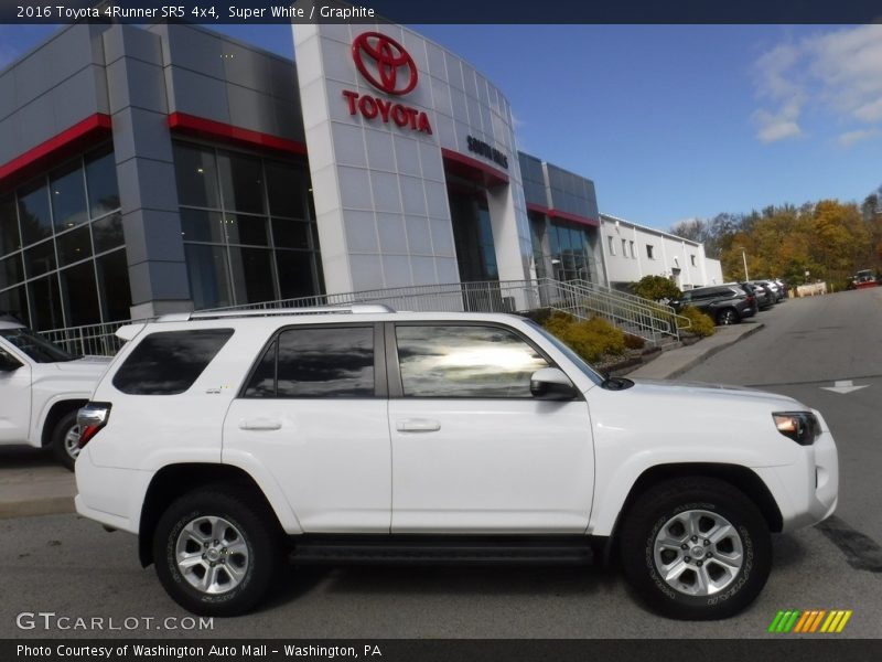 Super White / Graphite 2016 Toyota 4Runner SR5 4x4