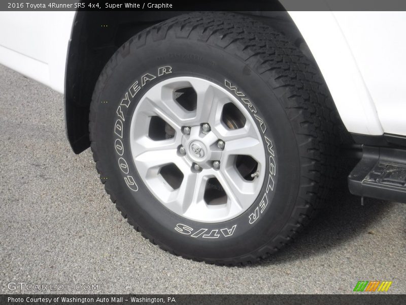 Super White / Graphite 2016 Toyota 4Runner SR5 4x4