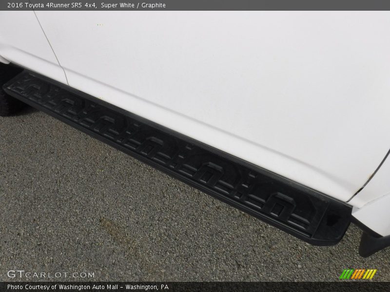 Super White / Graphite 2016 Toyota 4Runner SR5 4x4