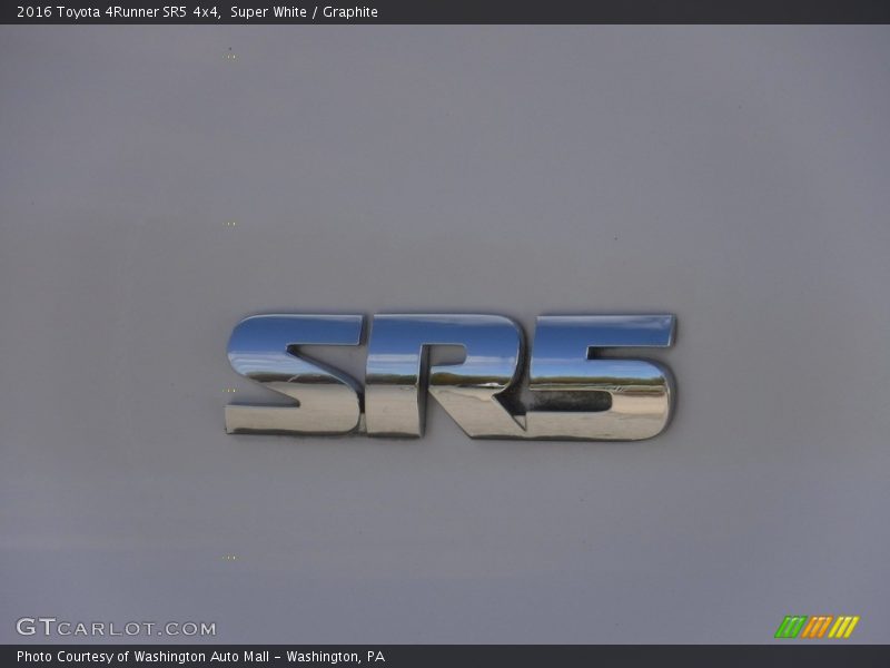 Super White / Graphite 2016 Toyota 4Runner SR5 4x4