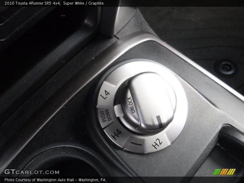 Super White / Graphite 2016 Toyota 4Runner SR5 4x4