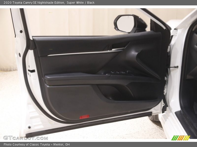 Super White / Black 2020 Toyota Camry SE Nightshade Edition