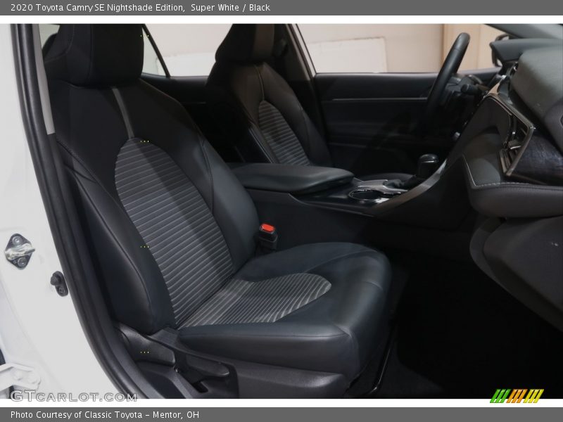 Super White / Black 2020 Toyota Camry SE Nightshade Edition