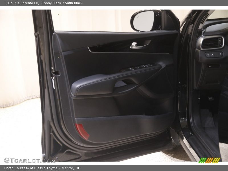 Ebony Black / Satin Black 2019 Kia Sorento LX