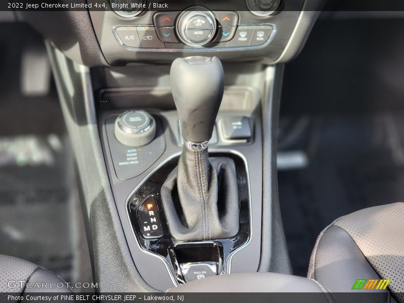 Bright White / Black 2022 Jeep Cherokee Limited 4x4