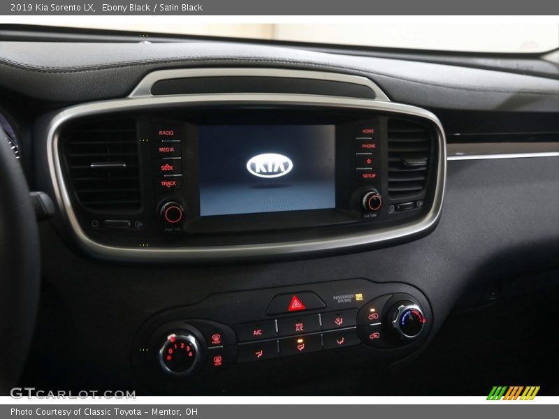Ebony Black / Satin Black 2019 Kia Sorento LX