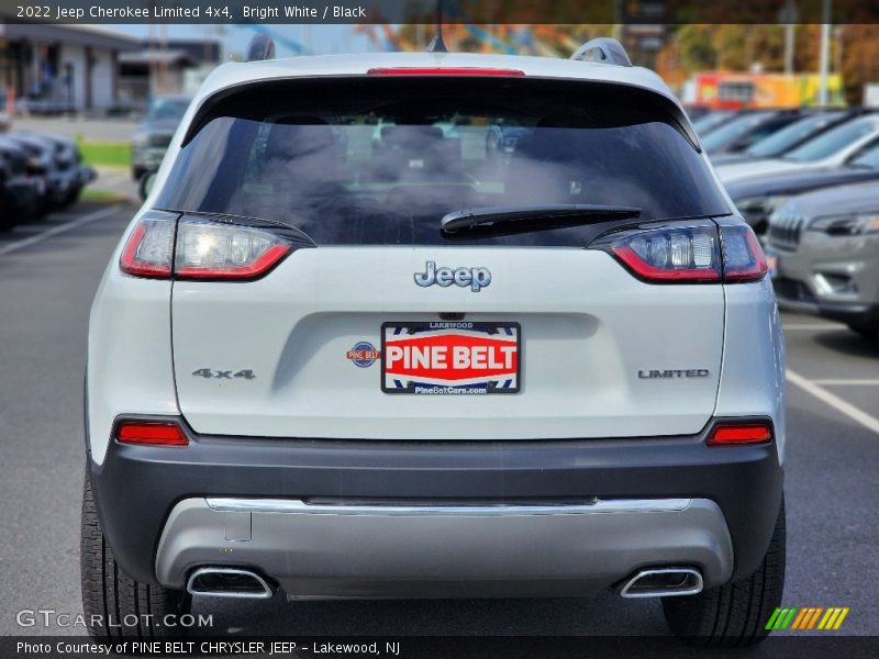 Bright White / Black 2022 Jeep Cherokee Limited 4x4