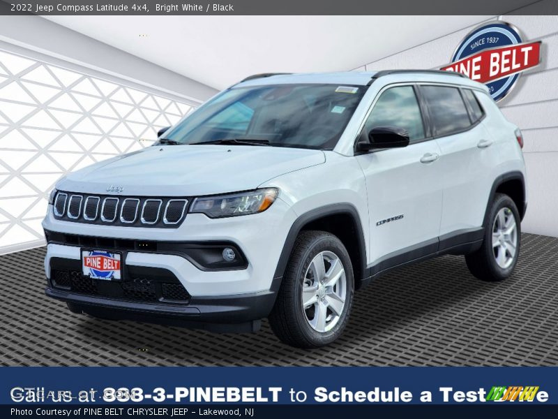 Bright White / Black 2022 Jeep Compass Latitude 4x4