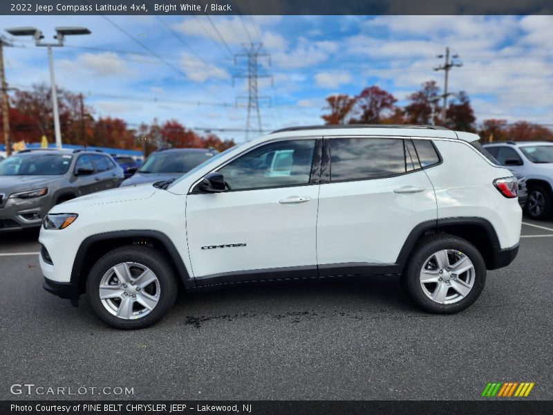 Bright White / Black 2022 Jeep Compass Latitude 4x4