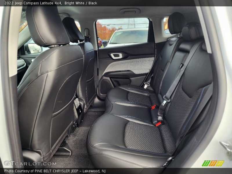 Bright White / Black 2022 Jeep Compass Latitude 4x4