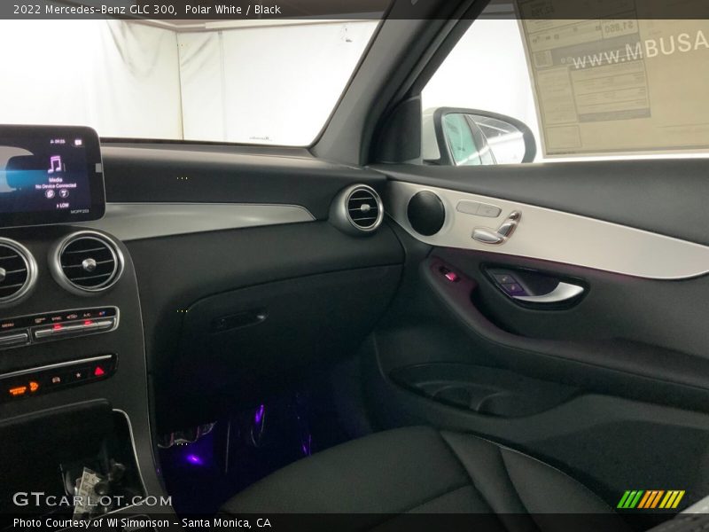 Polar White / Black 2022 Mercedes-Benz GLC 300