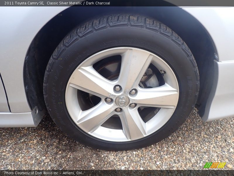Classic Silver Metallic / Dark Charcoal 2011 Toyota Camry SE