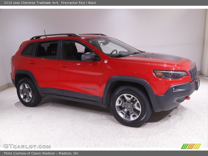 Firecracker Red / Black 2019 Jeep Cherokee Trailhawk 4x4