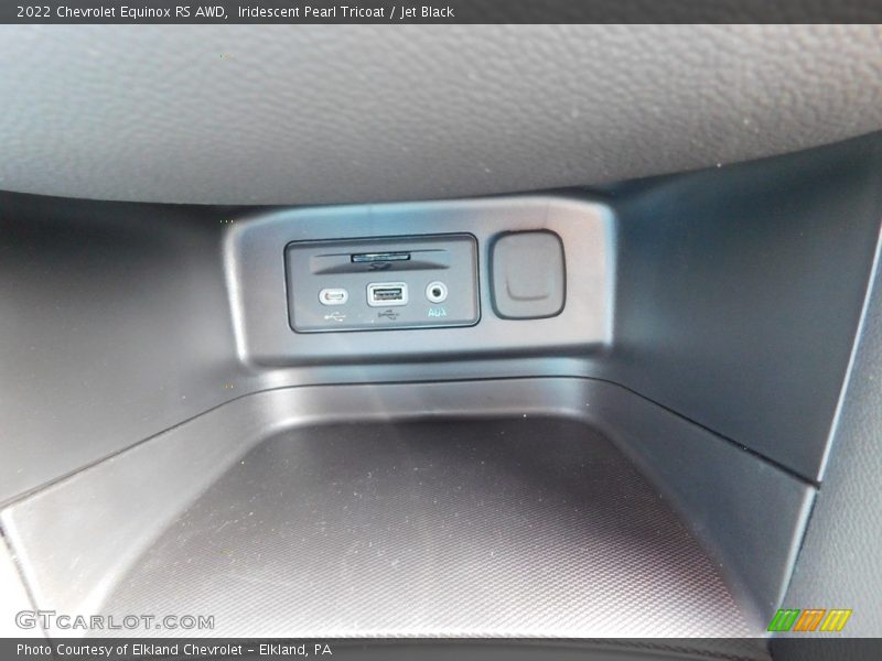 Iridescent Pearl Tricoat / Jet Black 2022 Chevrolet Equinox RS AWD