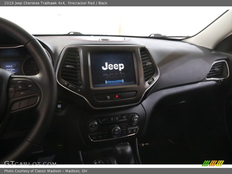 Firecracker Red / Black 2019 Jeep Cherokee Trailhawk 4x4