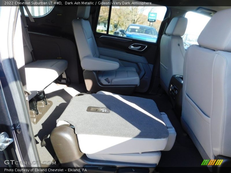 Dark Ash Metallic / Gideon/­Very Dark Atmosphere 2022 Chevrolet Suburban LT 4WD