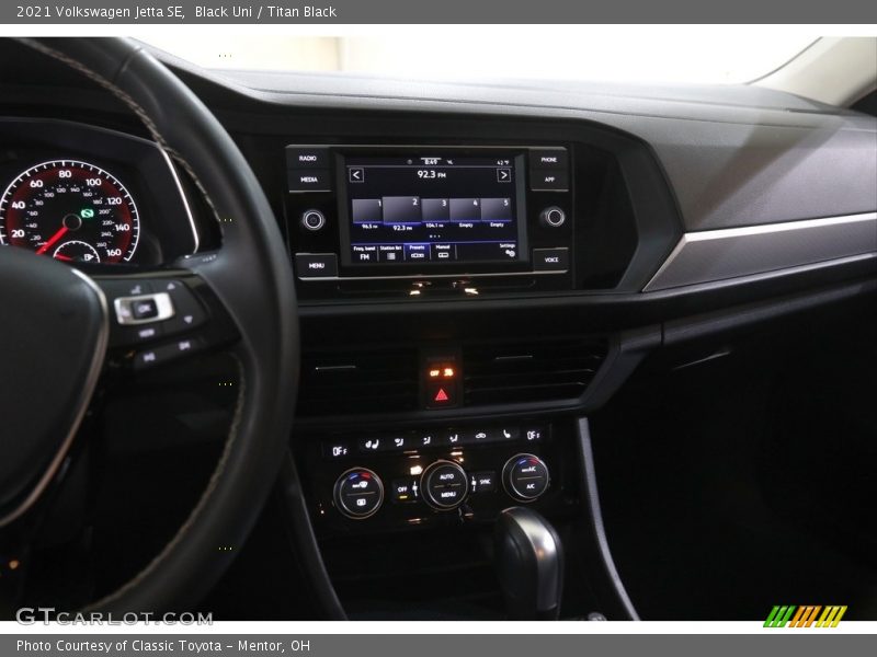 Black Uni / Titan Black 2021 Volkswagen Jetta SE
