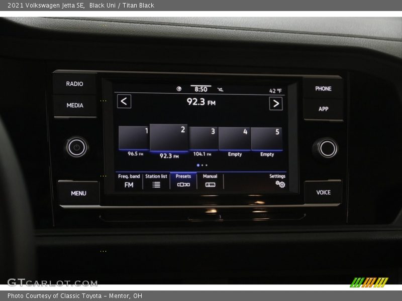 Black Uni / Titan Black 2021 Volkswagen Jetta SE