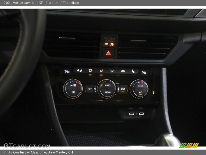 Black Uni / Titan Black 2021 Volkswagen Jetta SE