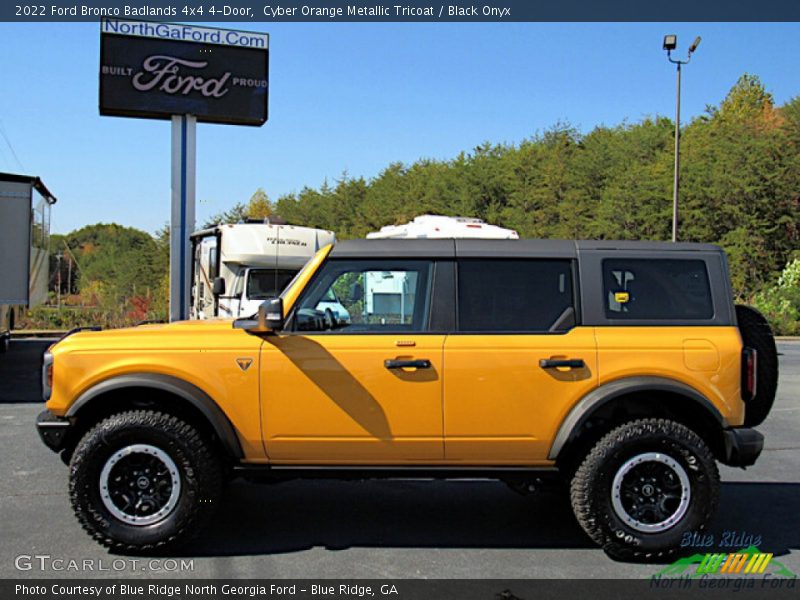 Cyber Orange Metallic Tricoat / Black Onyx 2022 Ford Bronco Badlands 4x4 4-Door