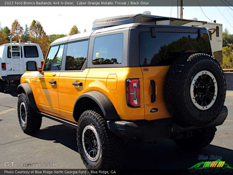 Cyber Orange Metallic Tricoat / Black Onyx 2022 Ford Bronco Badlands 4x4 4-Door