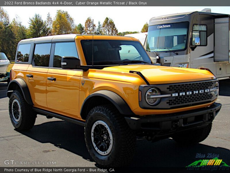 Cyber Orange Metallic Tricoat / Black Onyx 2022 Ford Bronco Badlands 4x4 4-Door