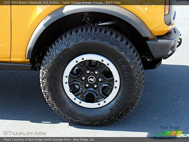 Cyber Orange Metallic Tricoat / Black Onyx 2022 Ford Bronco Badlands 4x4 4-Door