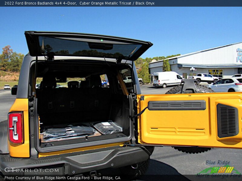 Cyber Orange Metallic Tricoat / Black Onyx 2022 Ford Bronco Badlands 4x4 4-Door