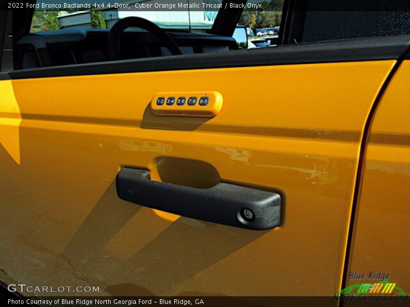 Cyber Orange Metallic Tricoat / Black Onyx 2022 Ford Bronco Badlands 4x4 4-Door