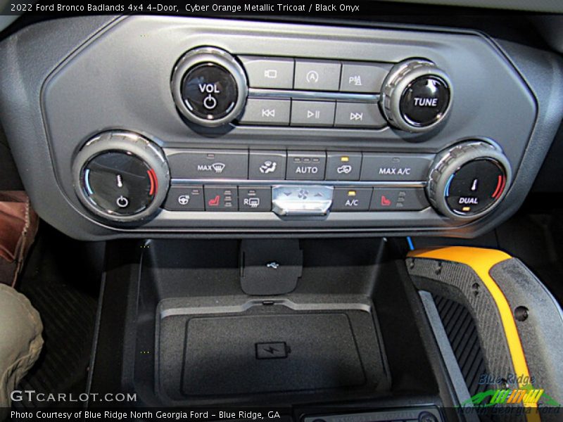 Cyber Orange Metallic Tricoat / Black Onyx 2022 Ford Bronco Badlands 4x4 4-Door