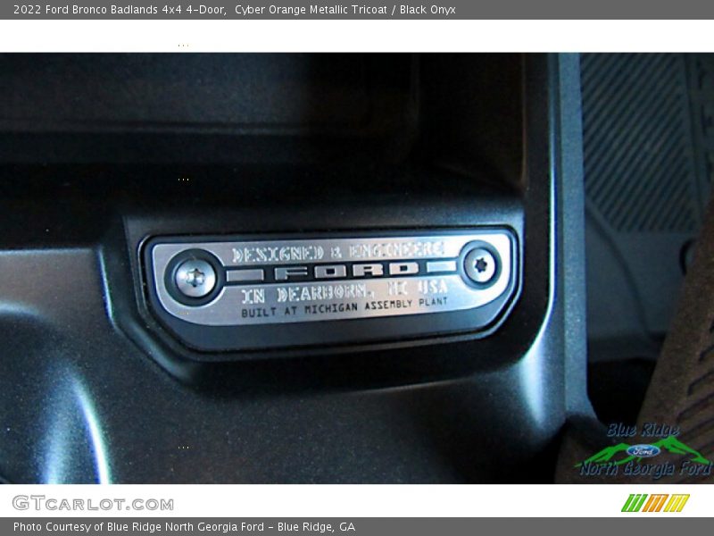 Cyber Orange Metallic Tricoat / Black Onyx 2022 Ford Bronco Badlands 4x4 4-Door