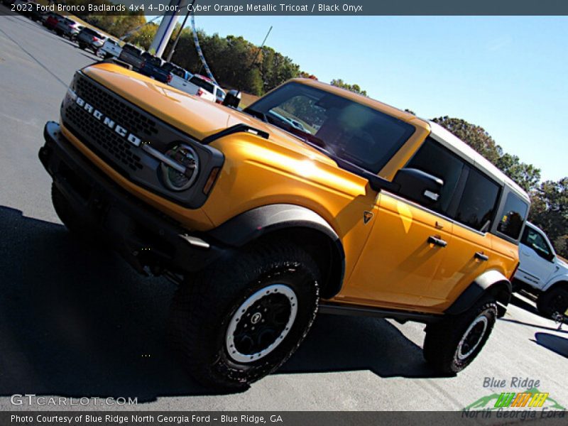 Cyber Orange Metallic Tricoat / Black Onyx 2022 Ford Bronco Badlands 4x4 4-Door