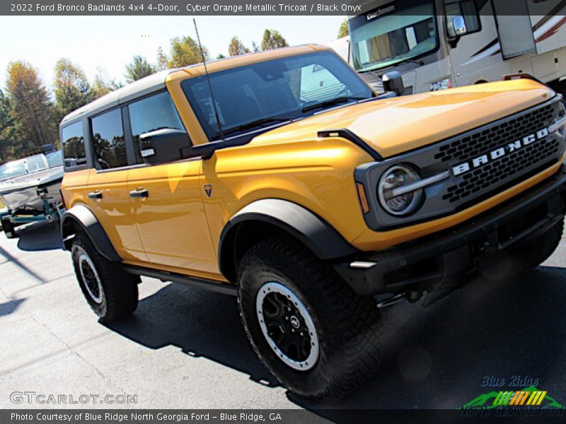 Cyber Orange Metallic Tricoat / Black Onyx 2022 Ford Bronco Badlands 4x4 4-Door