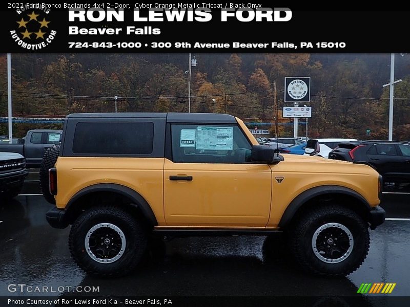Cyber Orange Metallic Tricoat / Black Onyx 2022 Ford Bronco Badlands 4x4 2-Door
