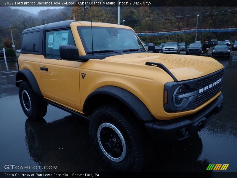 Front 3/4 View of 2022 Bronco Badlands 4x4 2-Door