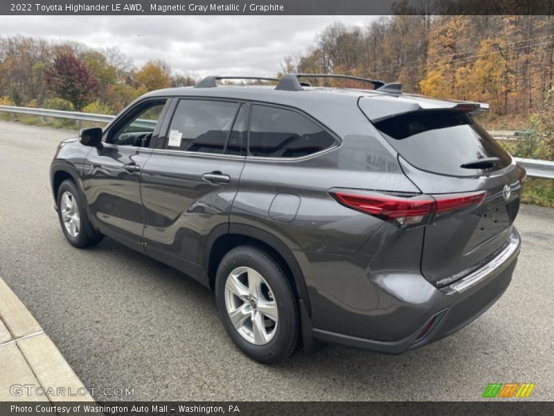 Magnetic Gray Metallic / Graphite 2022 Toyota Highlander LE AWD