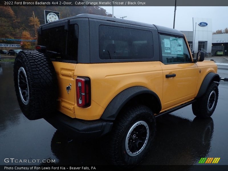 Cyber Orange Metallic Tricoat / Black Onyx 2022 Ford Bronco Badlands 4x4 2-Door