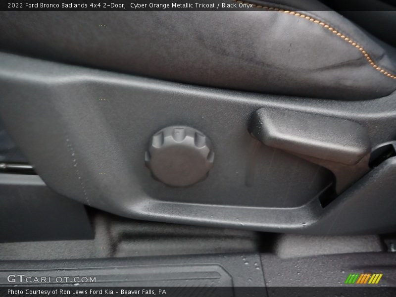 Cyber Orange Metallic Tricoat / Black Onyx 2022 Ford Bronco Badlands 4x4 2-Door
