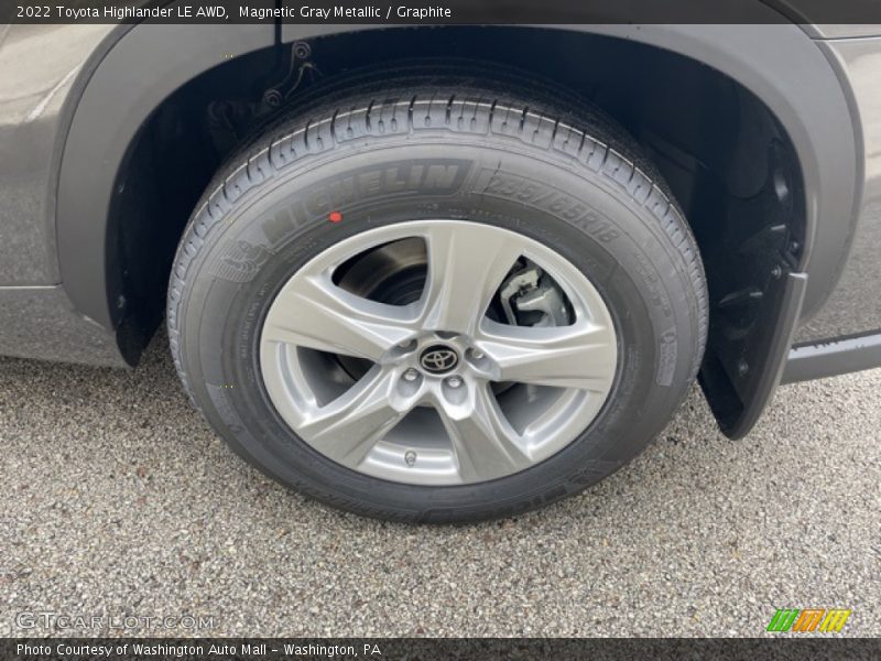 Magnetic Gray Metallic / Graphite 2022 Toyota Highlander LE AWD