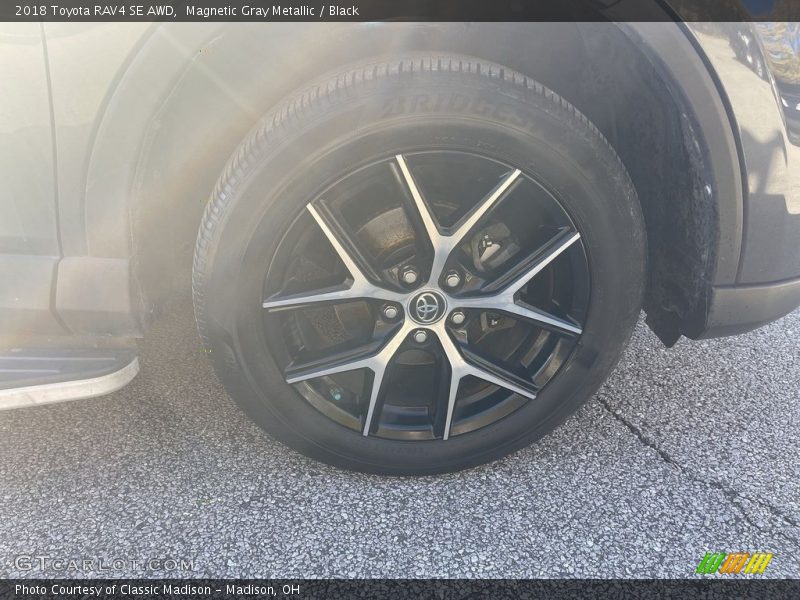 Magnetic Gray Metallic / Black 2018 Toyota RAV4 SE AWD